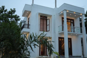 Hide Hiriketiya Villa